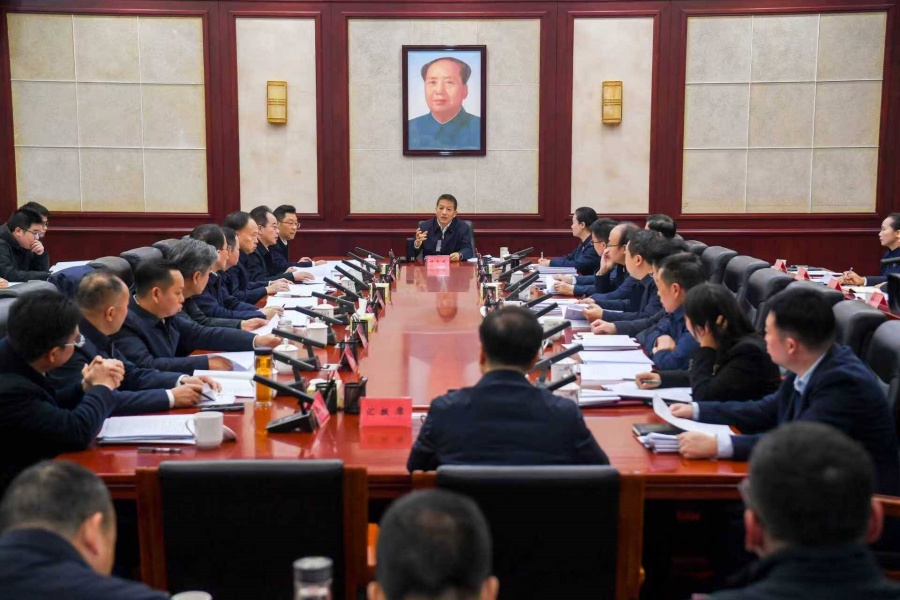 許忠建主持召開市委經濟工作務虛會